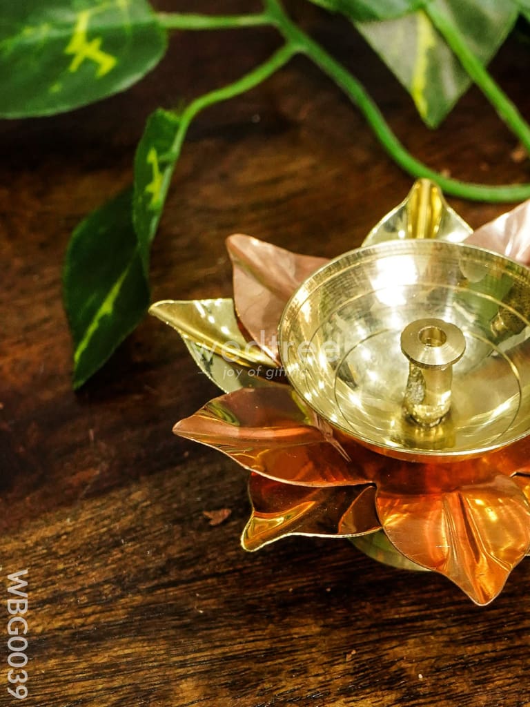 Brass And Copper Flower Shaped Diya - Wbg0039 Diyas