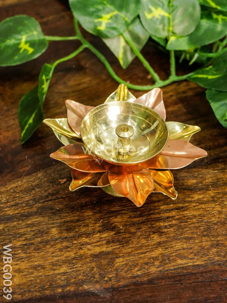 Brass And Copper Flower Shaped Diya - Wbg0039 Diyas