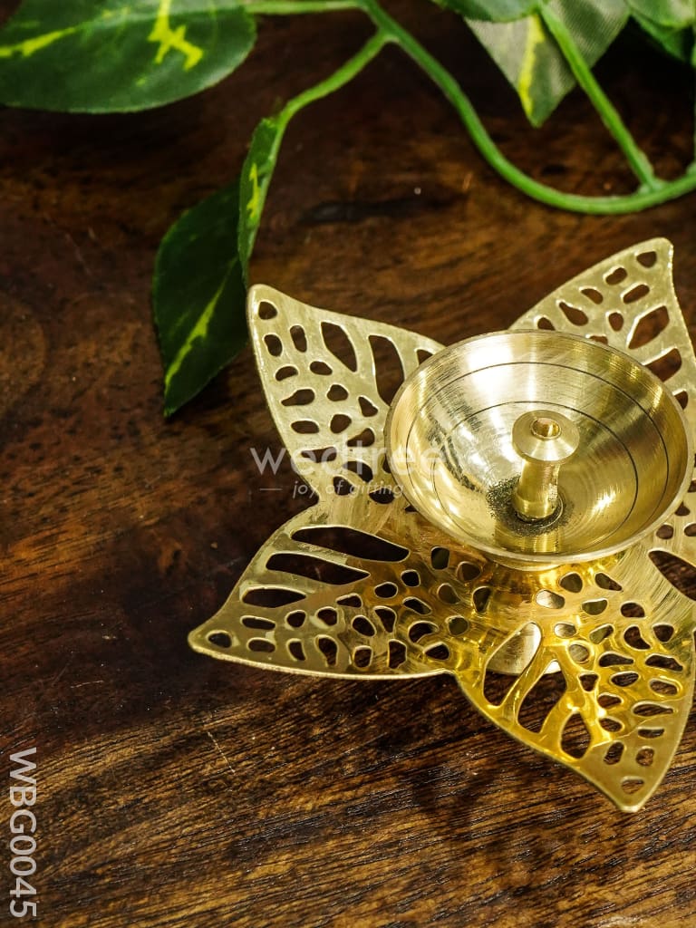 Brass Diya With Five Leaves - Wbg0045 Diyas