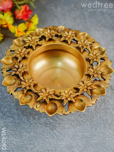 Brass Floral Urli With Diyas - Wl4092