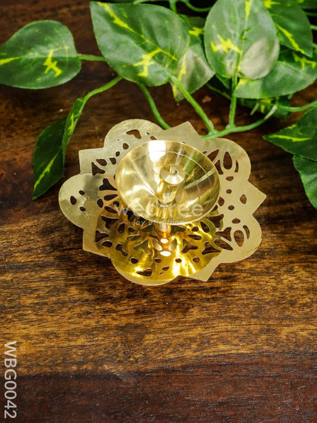 Brass Flower Shaped Diya - Wbg0042 Diyas