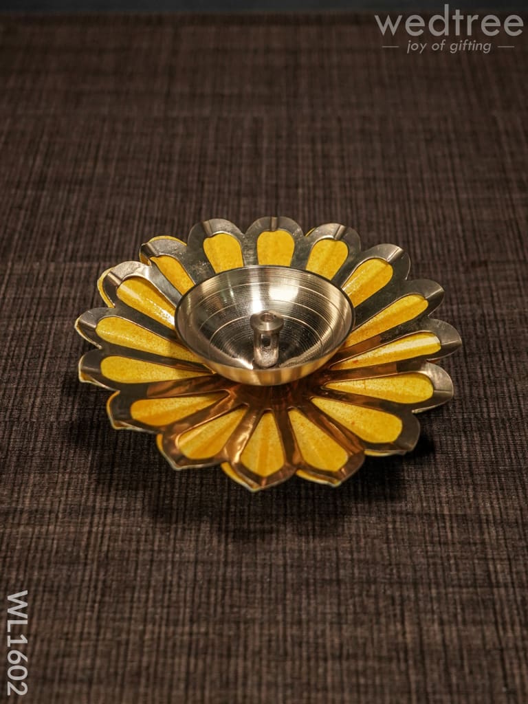 Brass Flower Shaped Diya - Wl1602