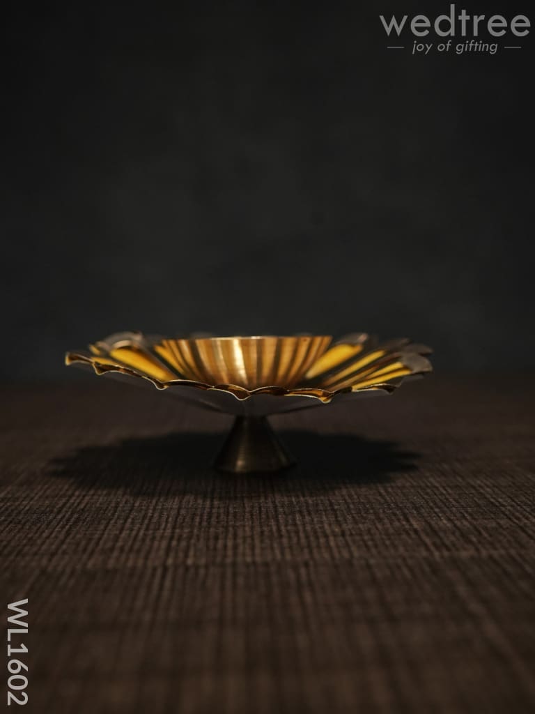 Brass Flower Shaped Diya - Wl1602