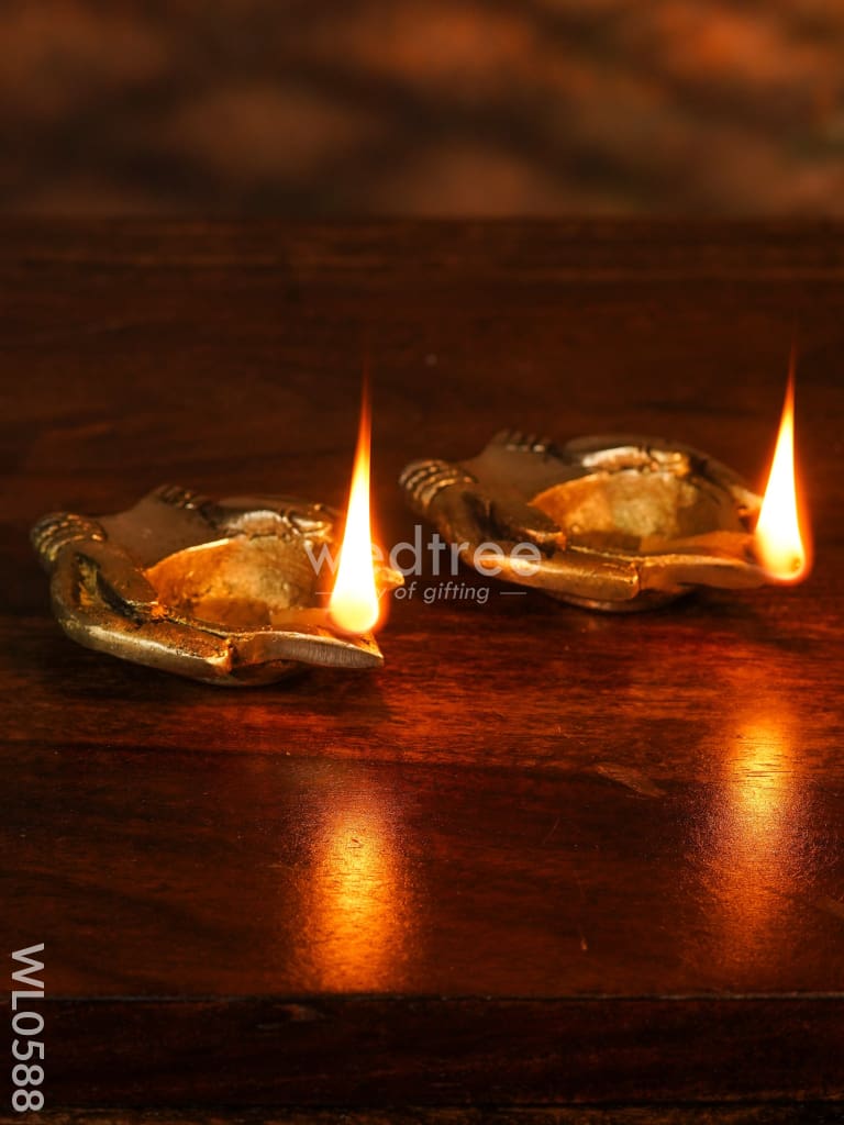 Brass Hand Shaped Diya - Wl0588