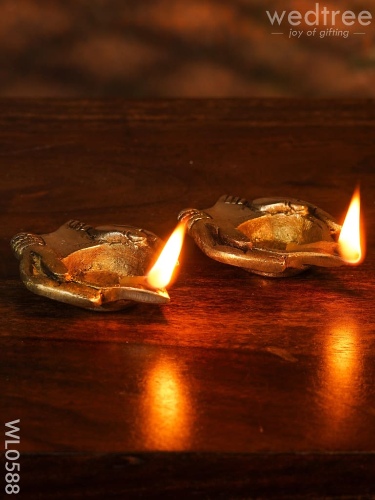 Brass Hand Shaped Diya - Wl0588