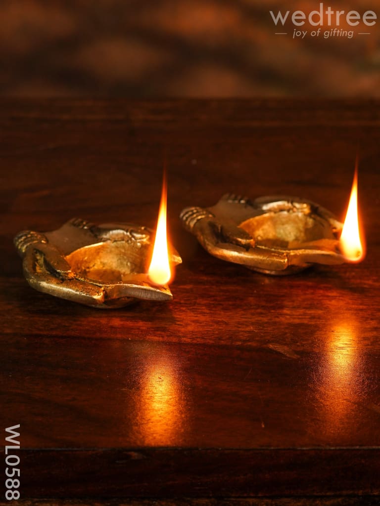 Brass Hand Shaped Diya - Wl0588