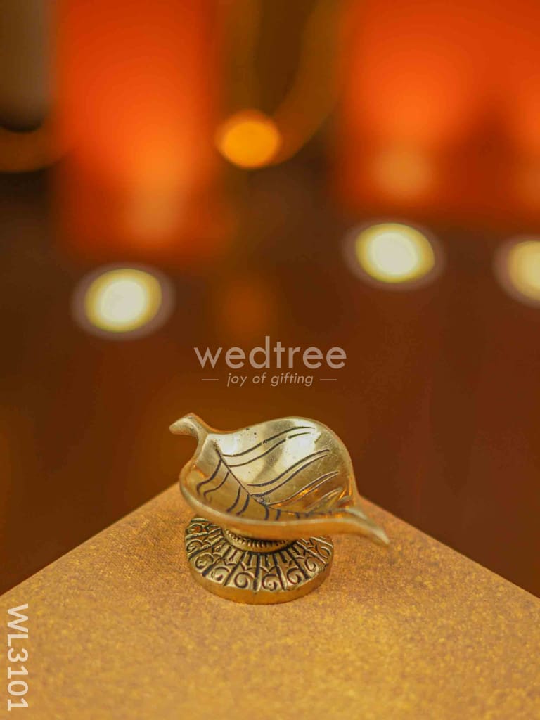 Brass Leaf Shaped Diya - Wl3101