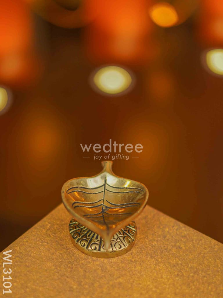 Brass Leaf Shaped Diya - Wl3101