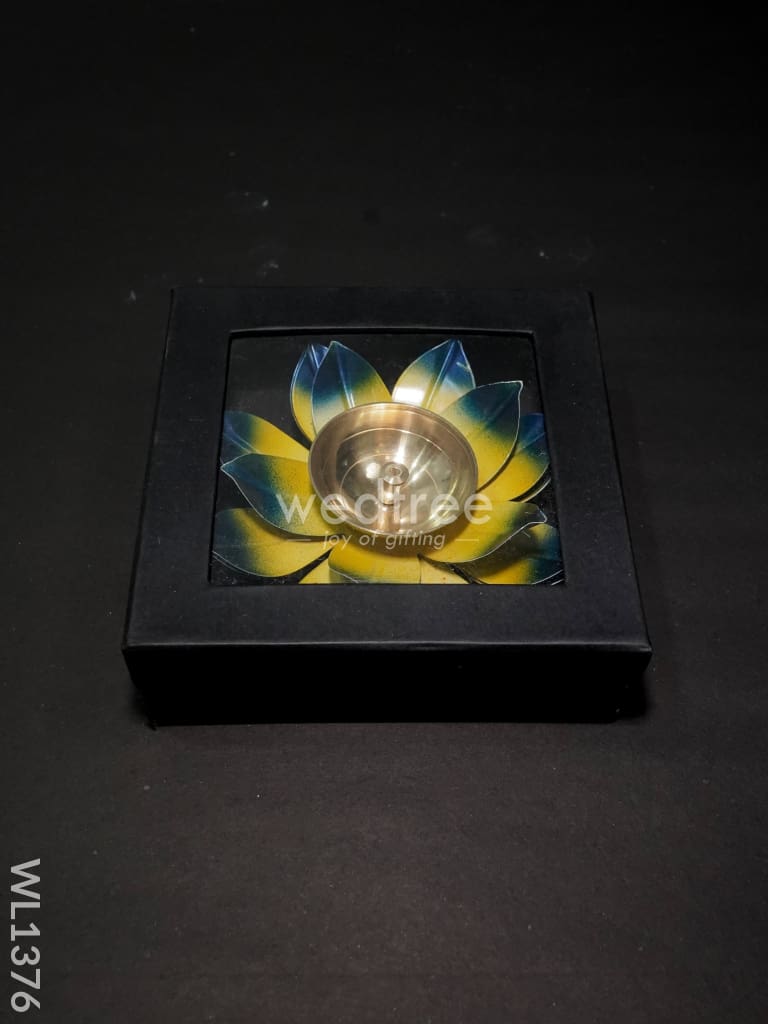 Brass Lotus Shaped Diya - Wl1376