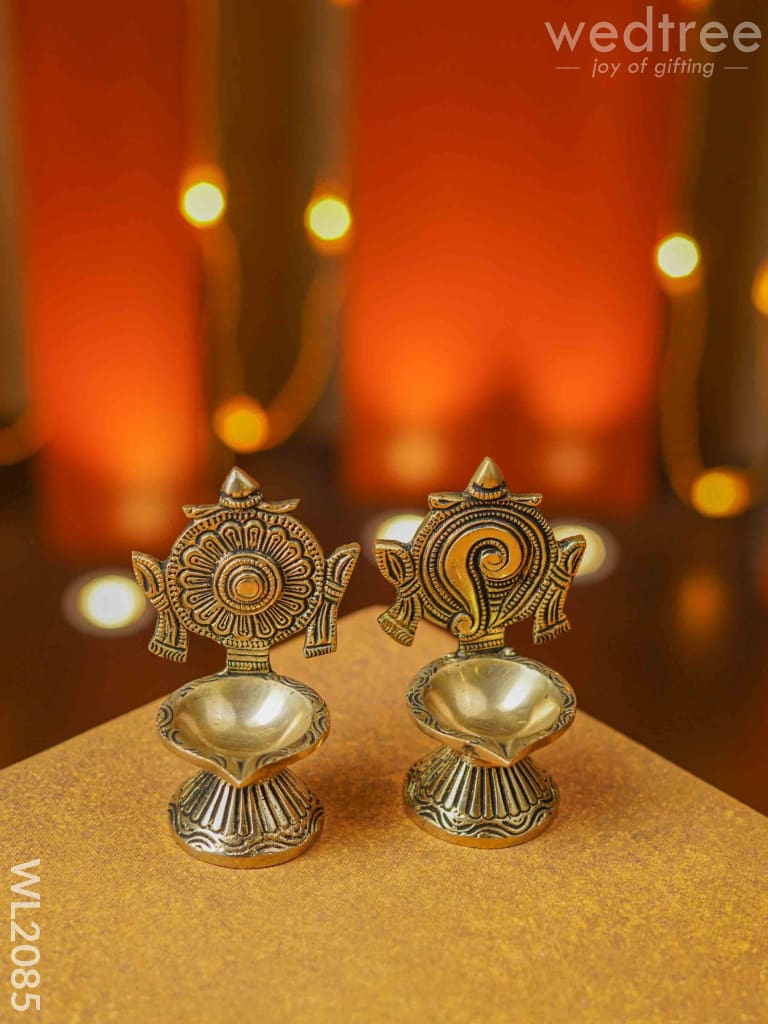 Brass Shank Chankra Diya With Stand - Wl2085