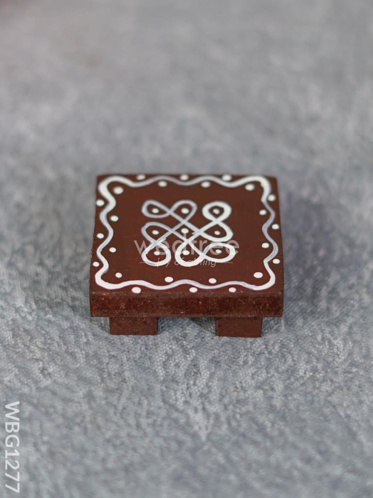 Miniature Wooden Manai With Rangoli Design - Wbg1277