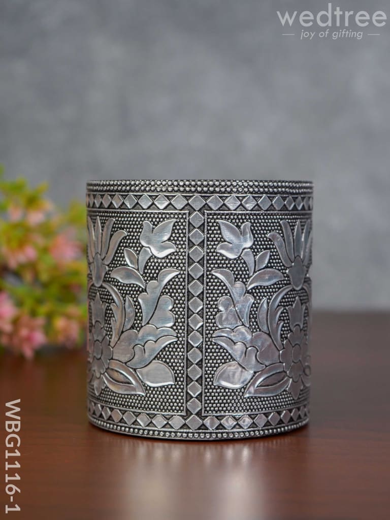 Oxidised Penstand With Floral Design - Wbg1116