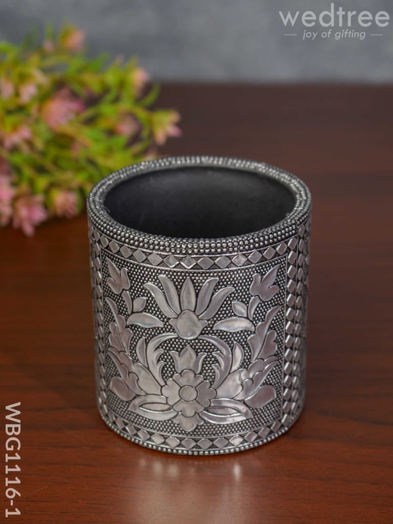 Oxidised Penstand With Floral Design - Wbg1116