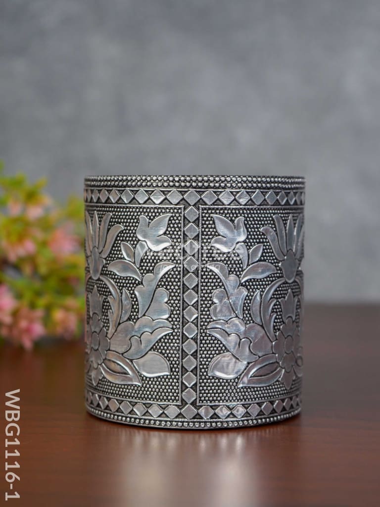 Oxidised Penstand With Floral Design - Wbg1116