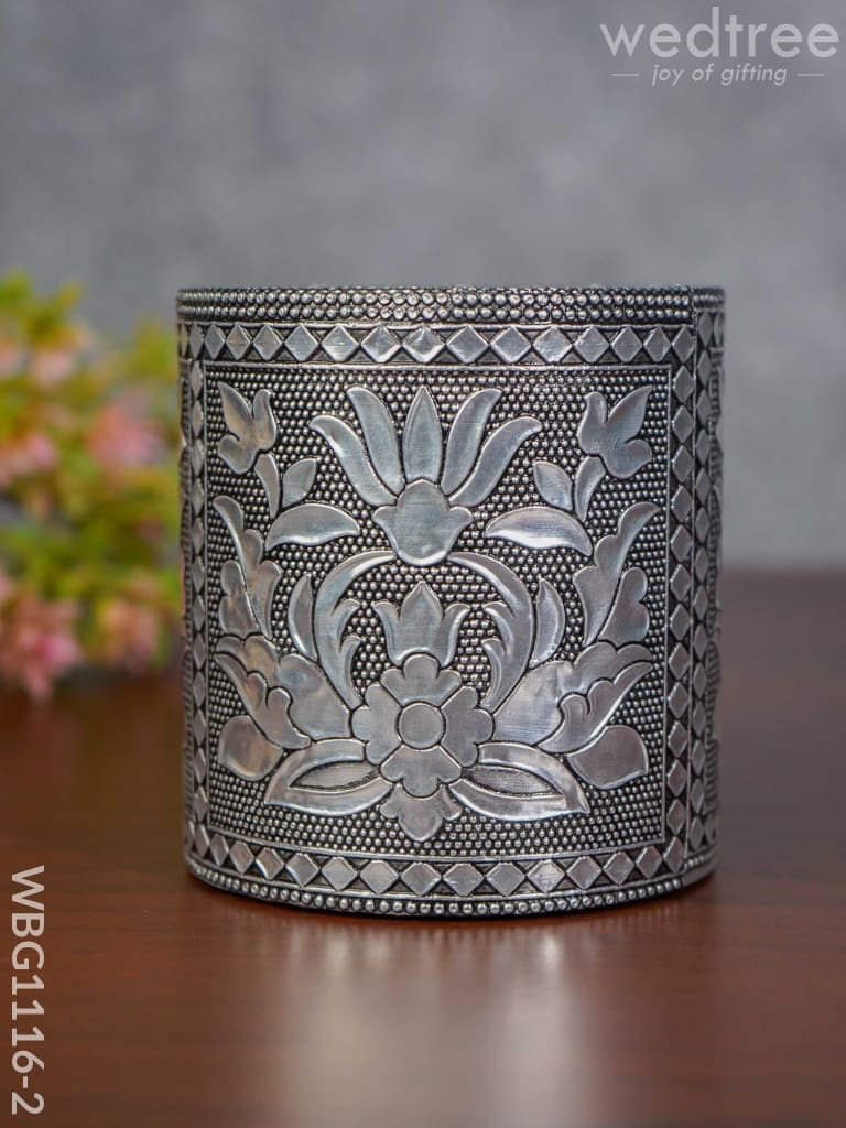 Oxidised Penstand With Floral Design - Wbg1116 Silver Finish