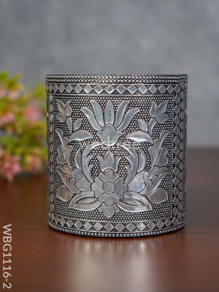 Oxidised Penstand With Floral Design - Wbg1116 Silver Finish