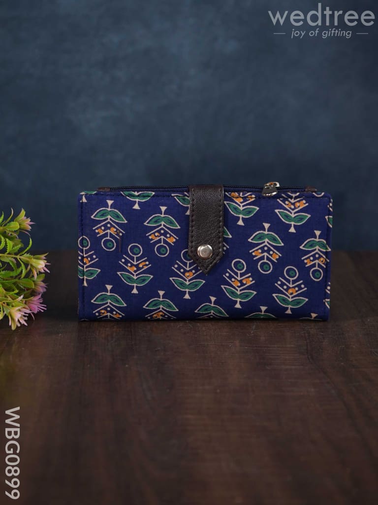 Printed Fabric Clutch With Flip Lock - Wbg0899 Clutches & Purses