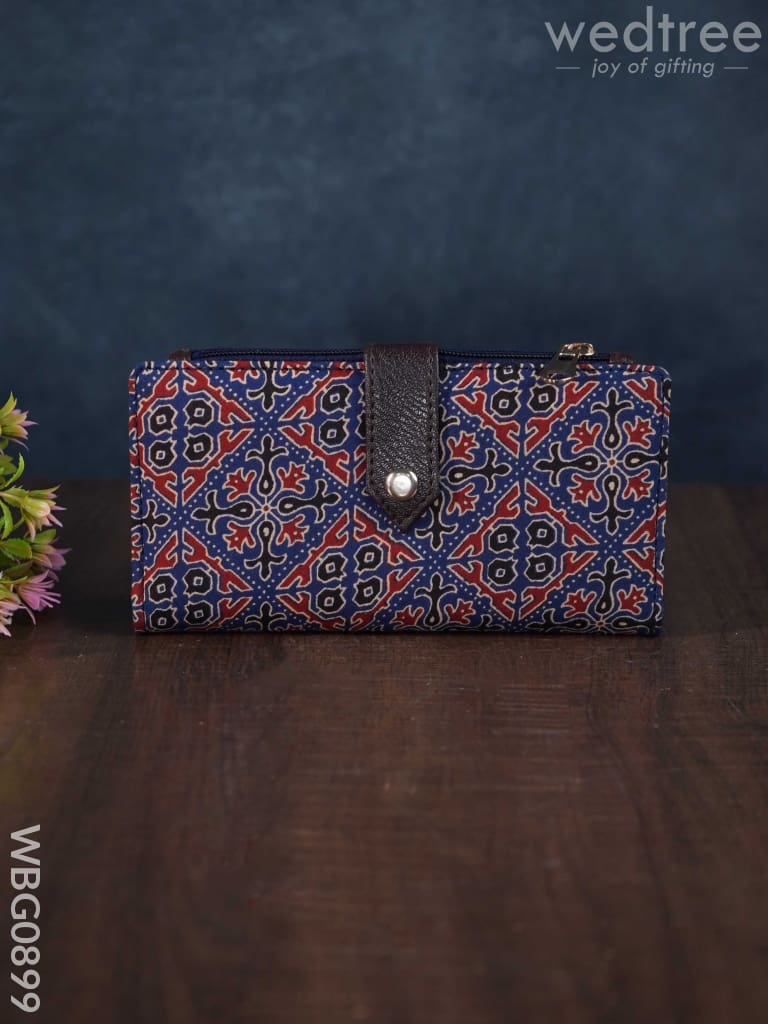 Printed Fabric Clutch With Flip Lock - Wbg0899 Clutches & Purses