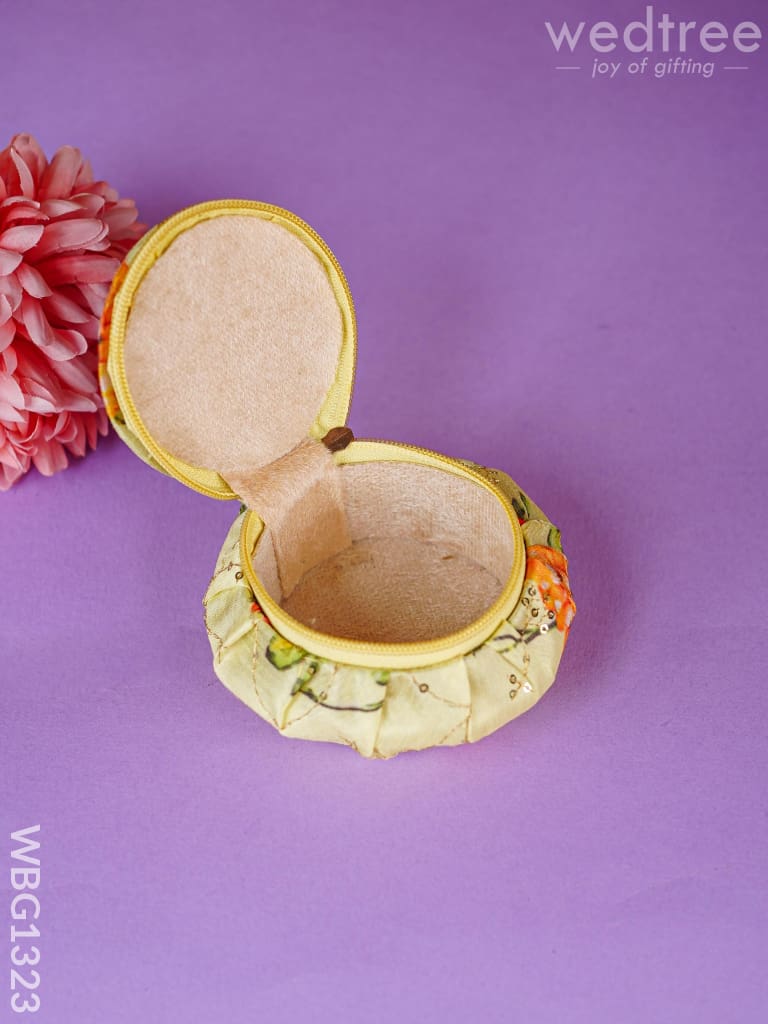 Round Floral Embroidery Bangle Holder - Wbg1323 Jewellery Holders