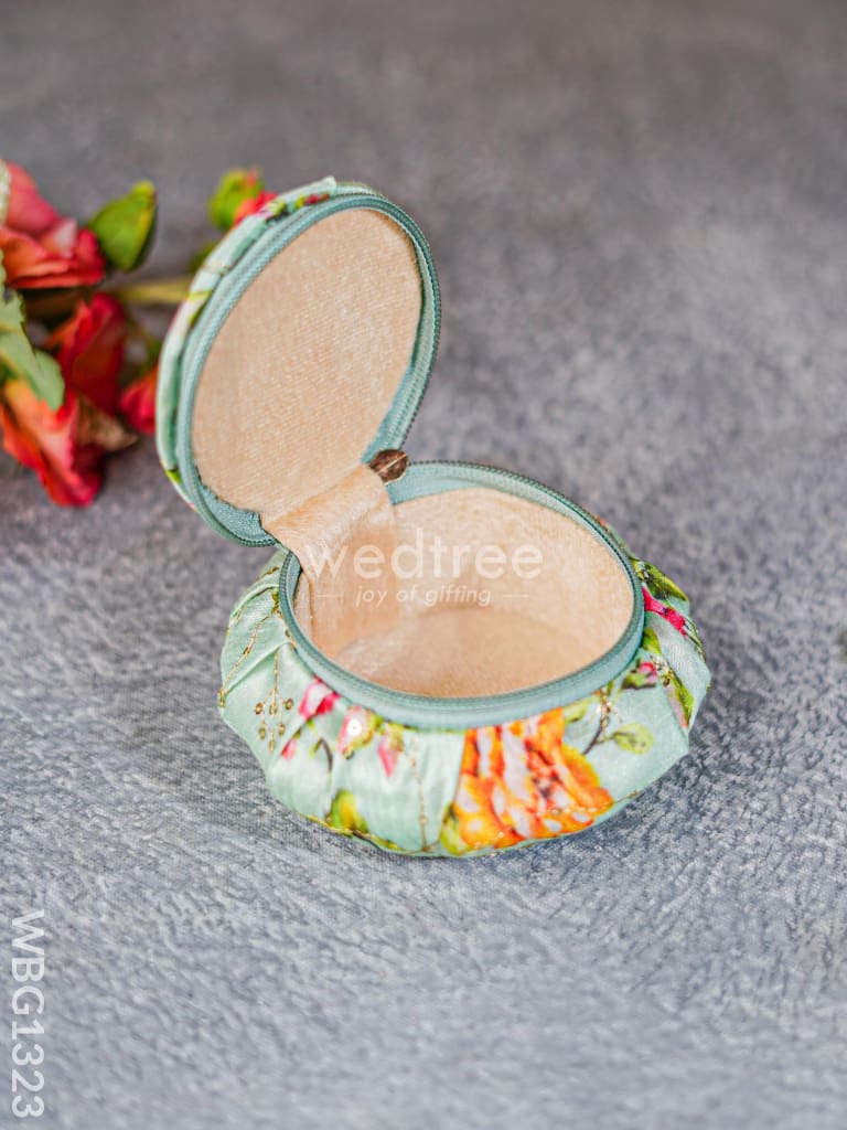 Round Floral Embroidery Bangle Holder - Wbg1323 Jewellery Holders