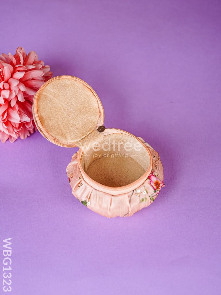 Round Floral Embroidery Bangle Holder - Wbg1323 Jewellery Holders