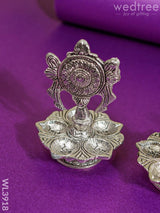 White Metal Shanku Chakra Diya - Wl3918