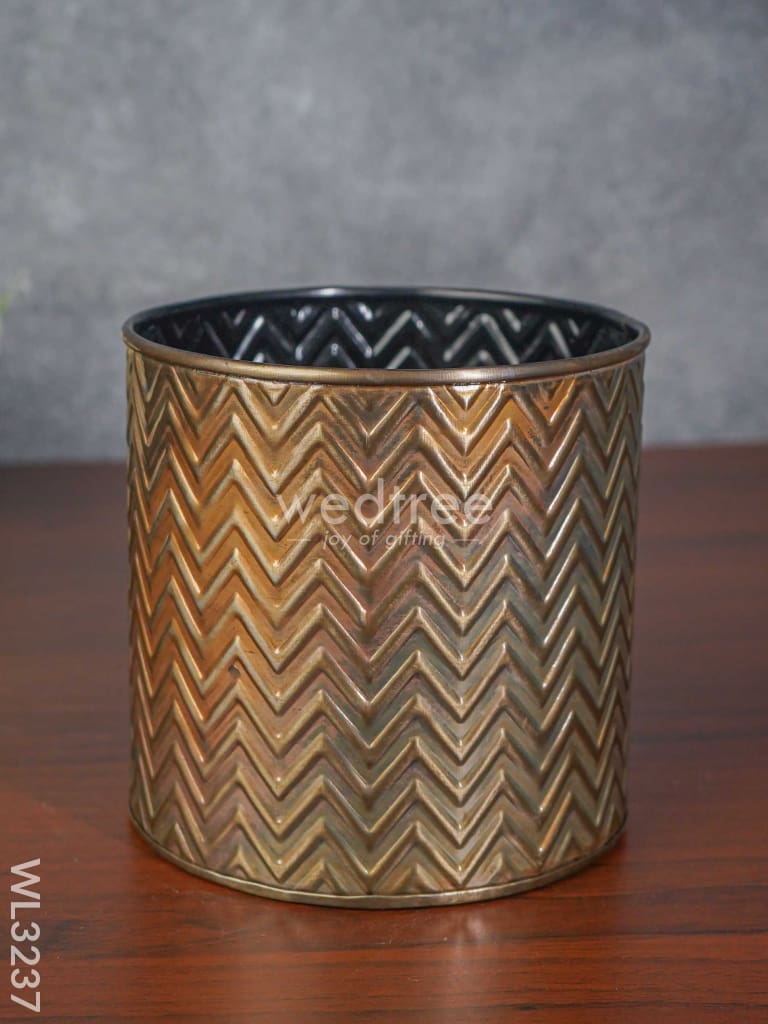 Zig Zag Design Embossed Planter With Wooden Stand - Wl3237 Planters