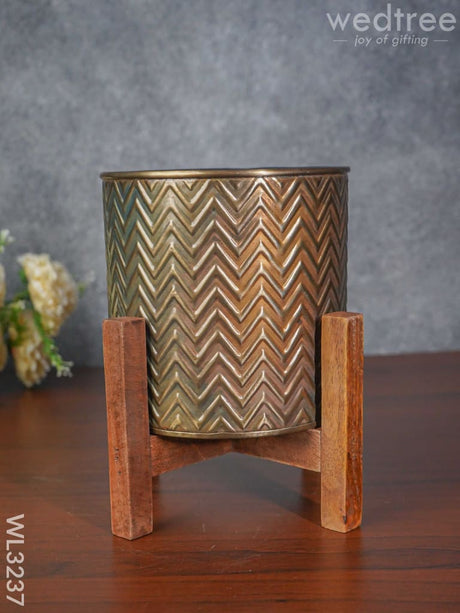 Zig Zag Design Embossed Planter With Wooden Stand - Wl3237 Planters